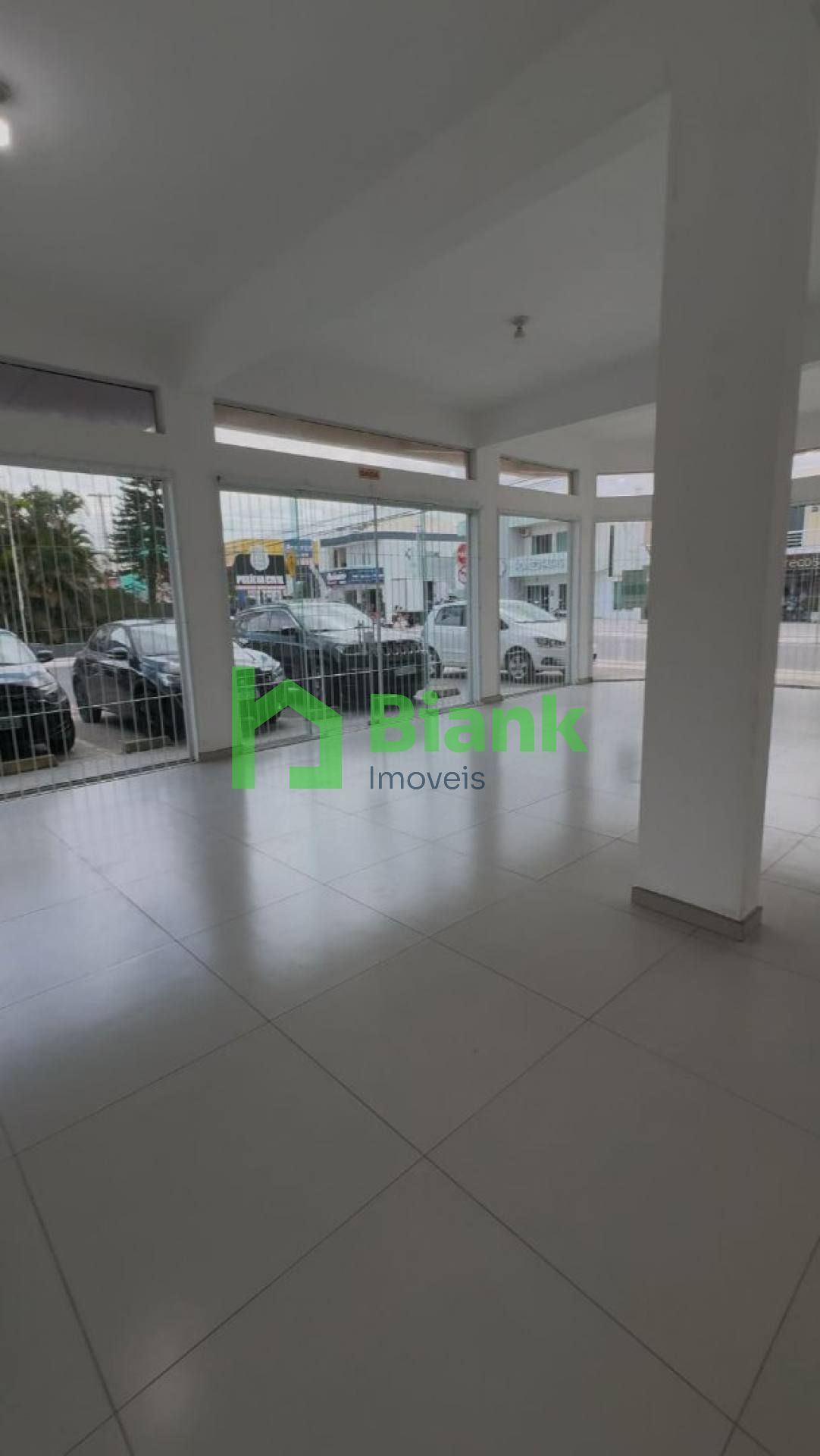 SALA COMERCIAL DE ESQUINA EM AVENIDA PRINCIPAL - NAVEGANTES