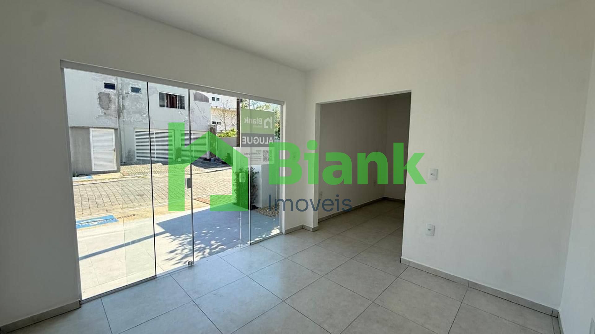 SALA COMERCIAL - MEIA PRAIA - LOCAÇÃO