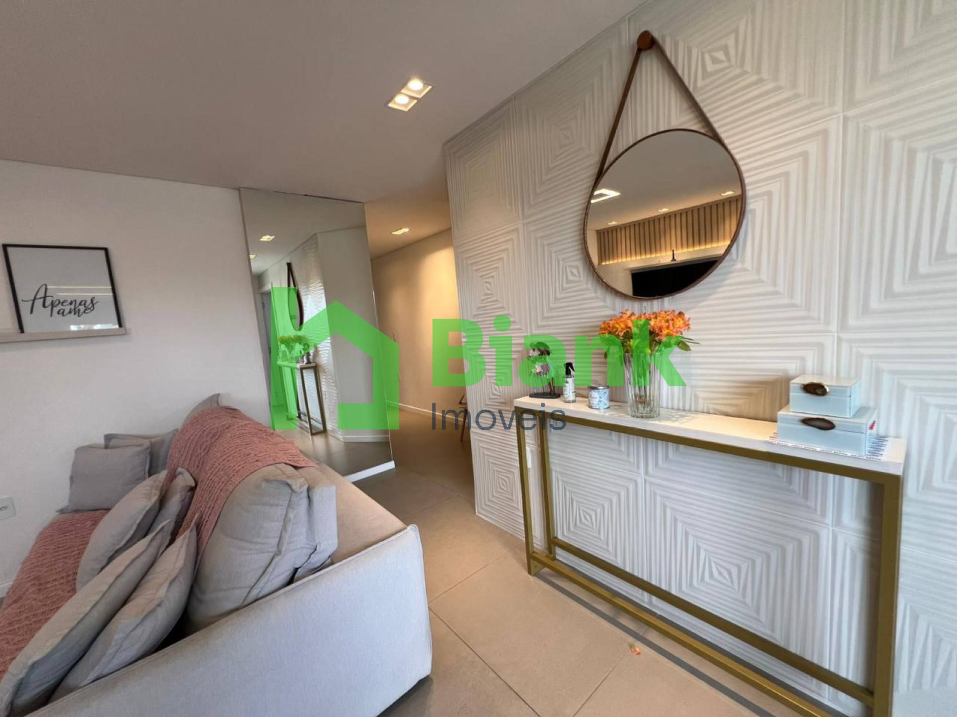 APARTAMENTO NO CENTRO DE NAVEGANTES COM SUITE - VENDA