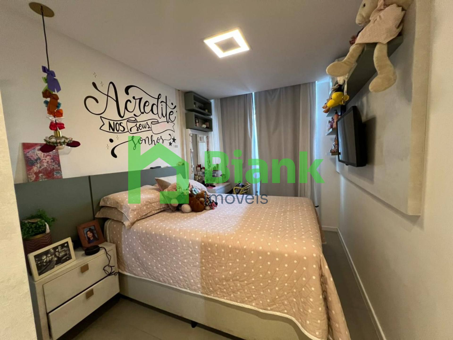 APARTAMENTO NO CENTRO DE NAVEGANTES COM SUITE - VENDA