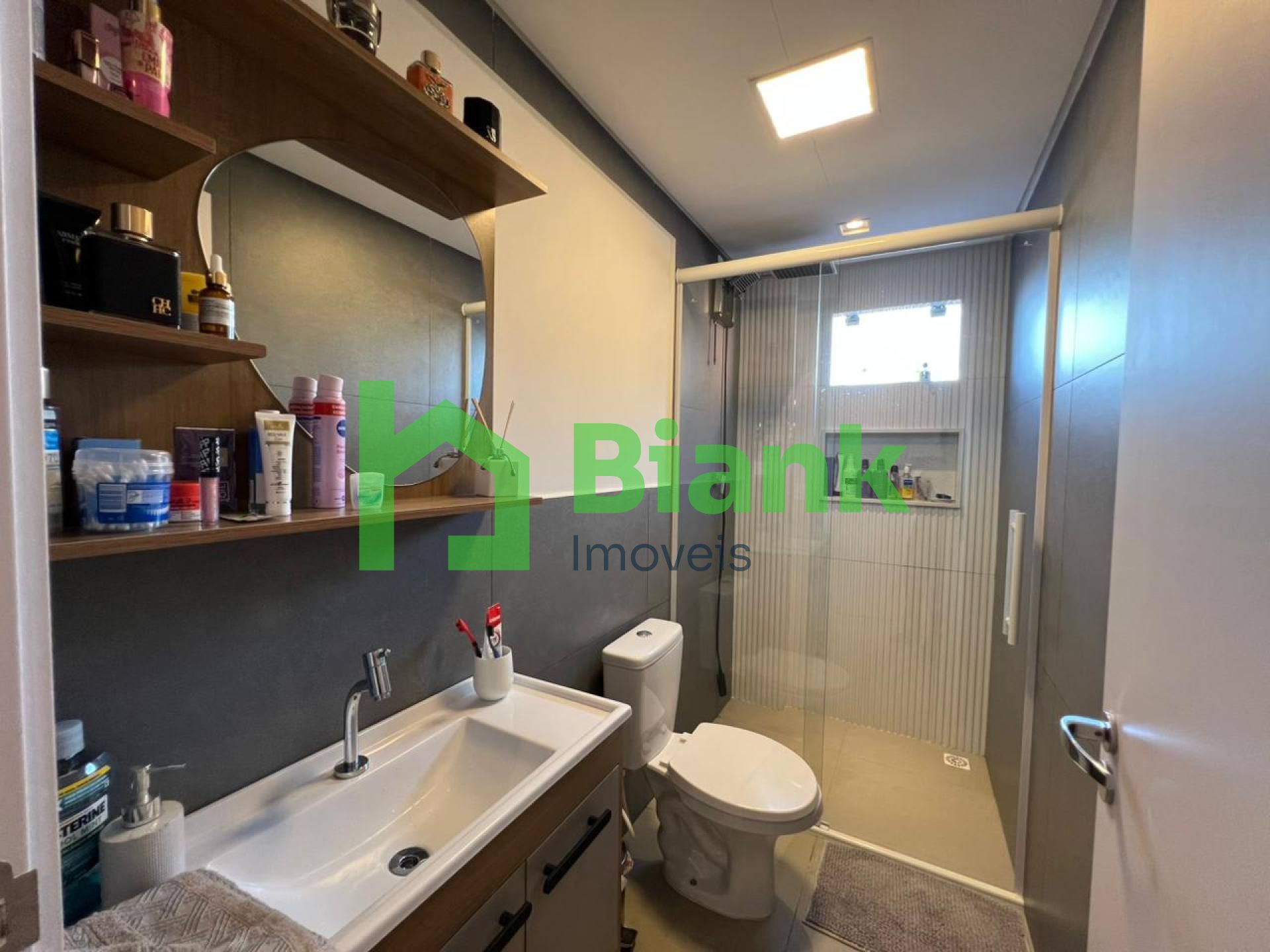 APARTAMENTO NO CENTRO DE NAVEGANTES COM SUITE - VENDA