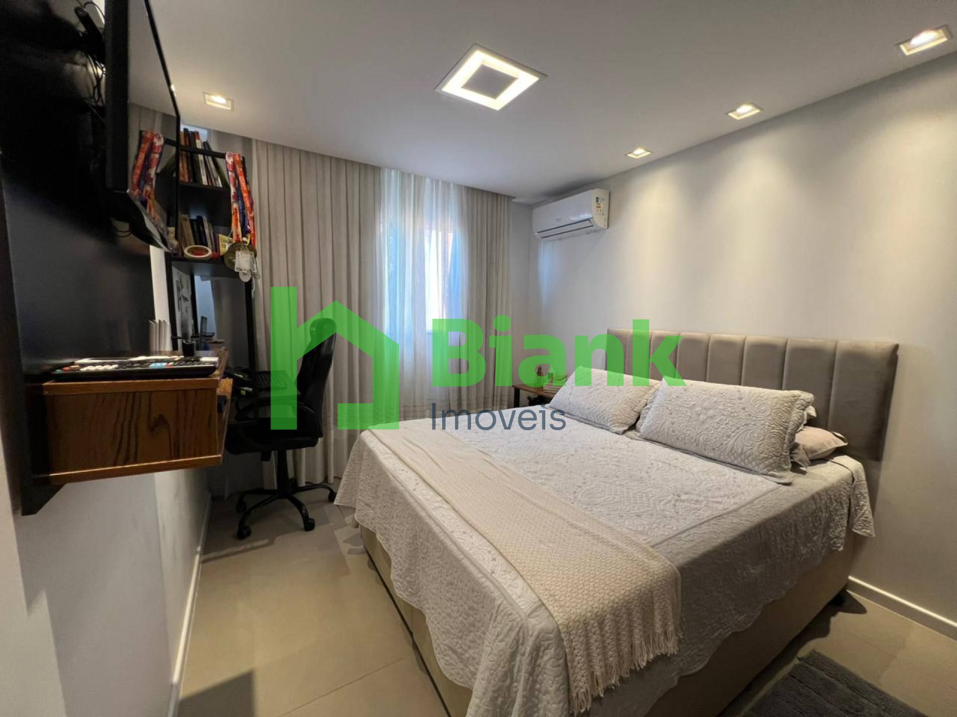 APARTAMENTO NO CENTRO DE NAVEGANTES COM SUITE - VENDA