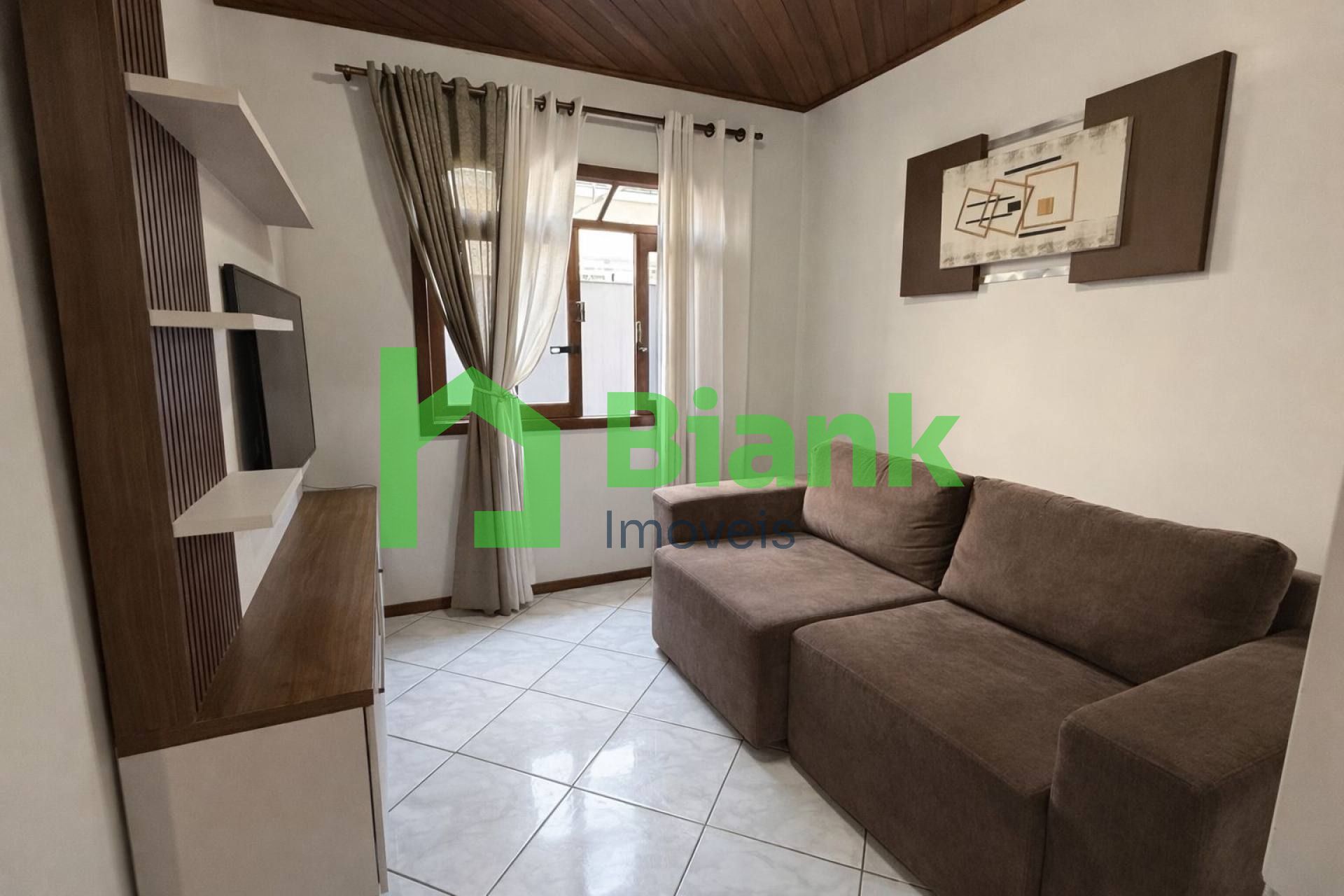 CASA NO CENTRO DE NAVEGANTES – A 400 METROS DO MAR