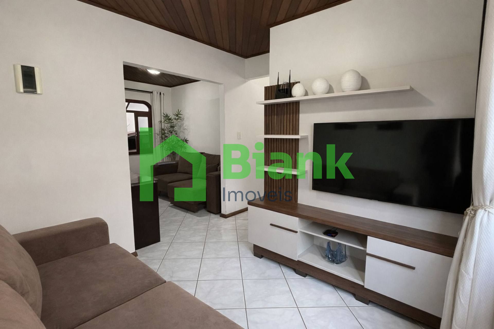 CASA NO CENTRO DE NAVEGANTES – A 400 METROS DO MAR