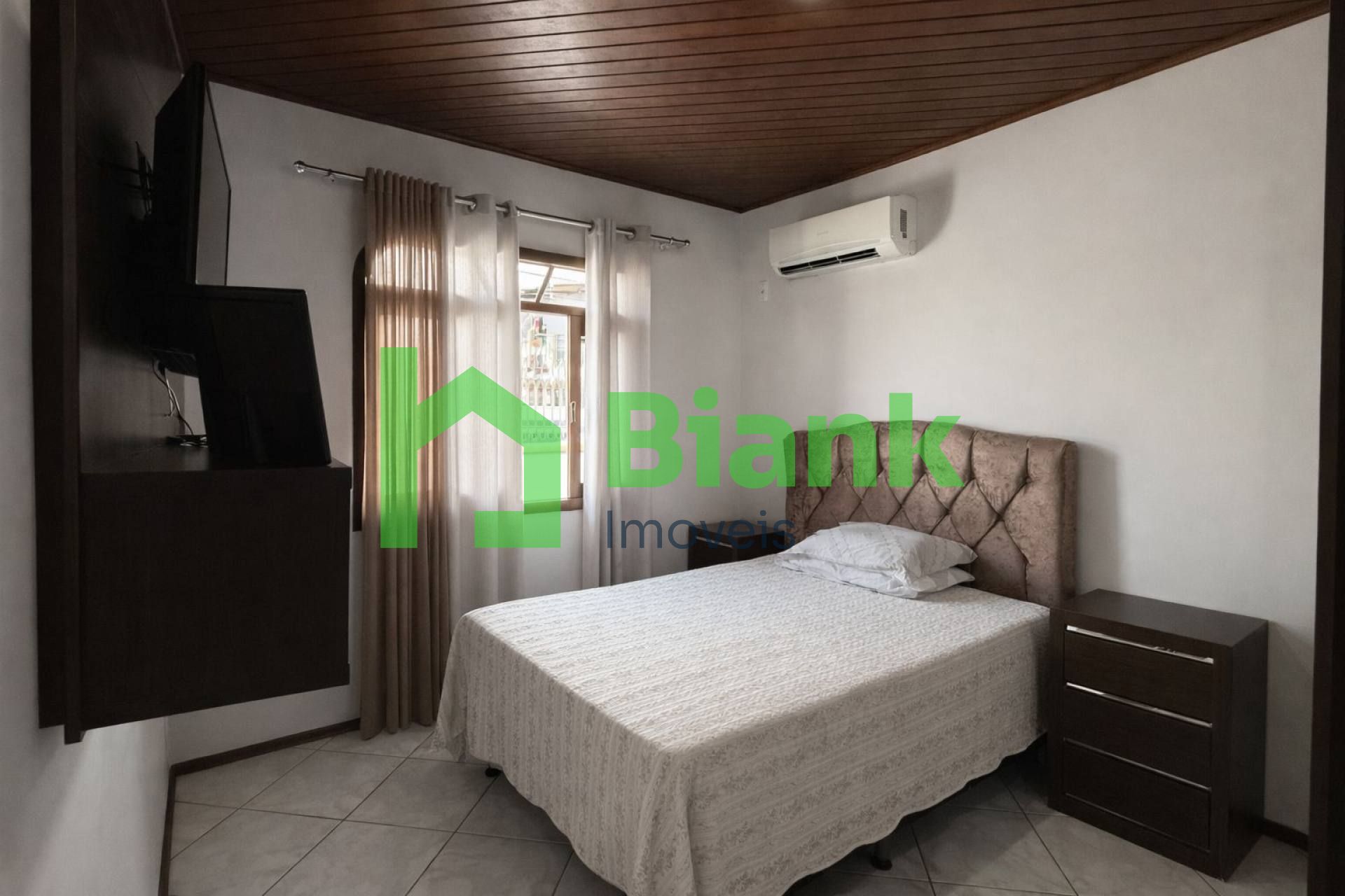 CASA NO CENTRO DE NAVEGANTES – A 400 METROS DO MAR