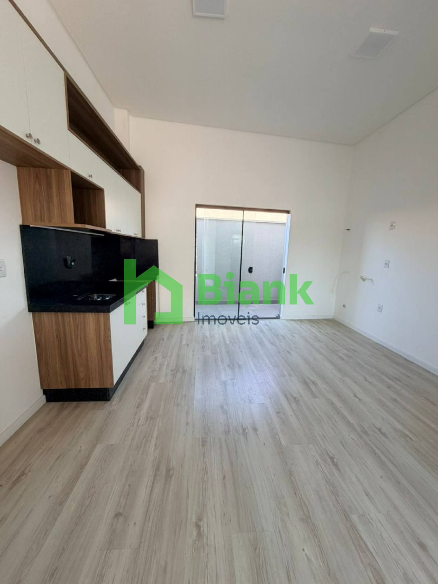 GEMINADO NO CENTRO DE NAVEGANTES - LOCAÇÃO