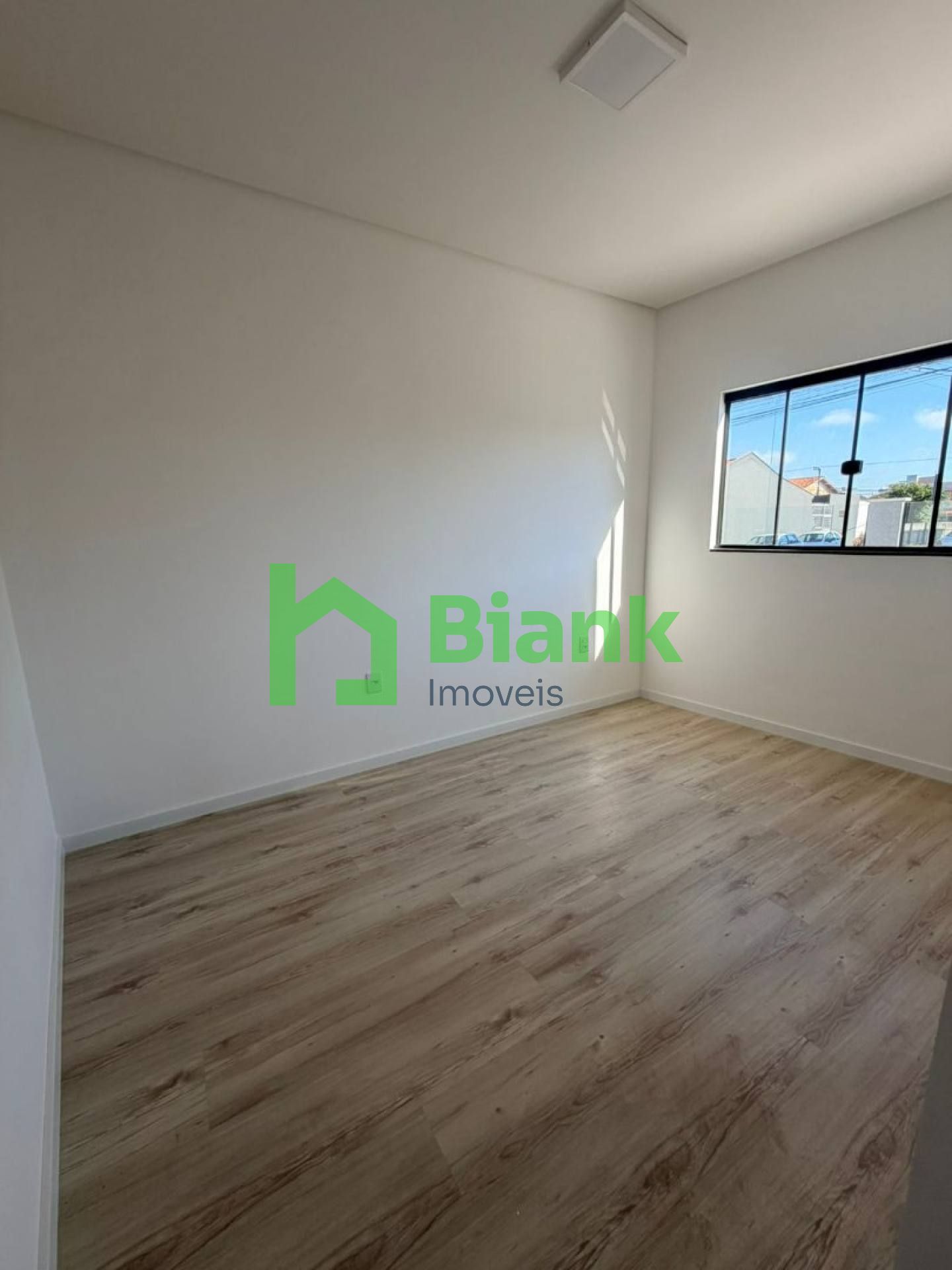 GEMINADO NO CENTRO DE NAVEGANTES - LOCAÇÃO