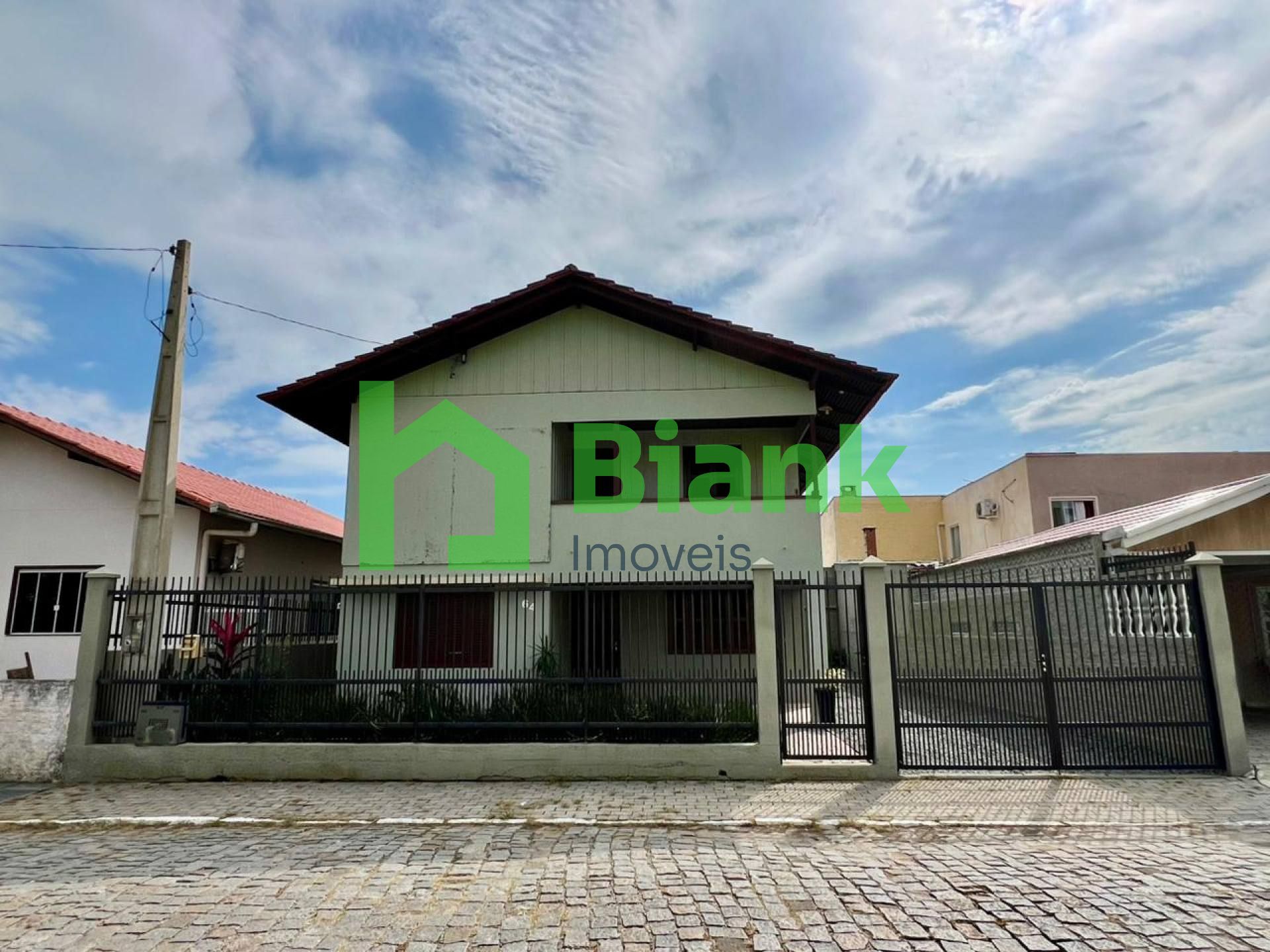 CASA NO GRAVATÁ DE NAVEGANTES - 4 QUARTOS - LOCAÇÃO