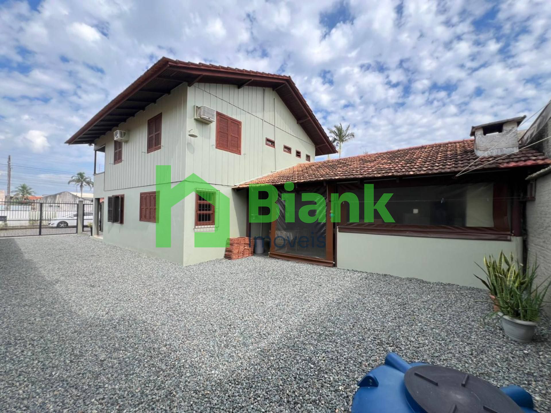 CASA NO GRAVATÁ DE NAVEGANTES - 4 QUARTOS - LOCAÇÃO