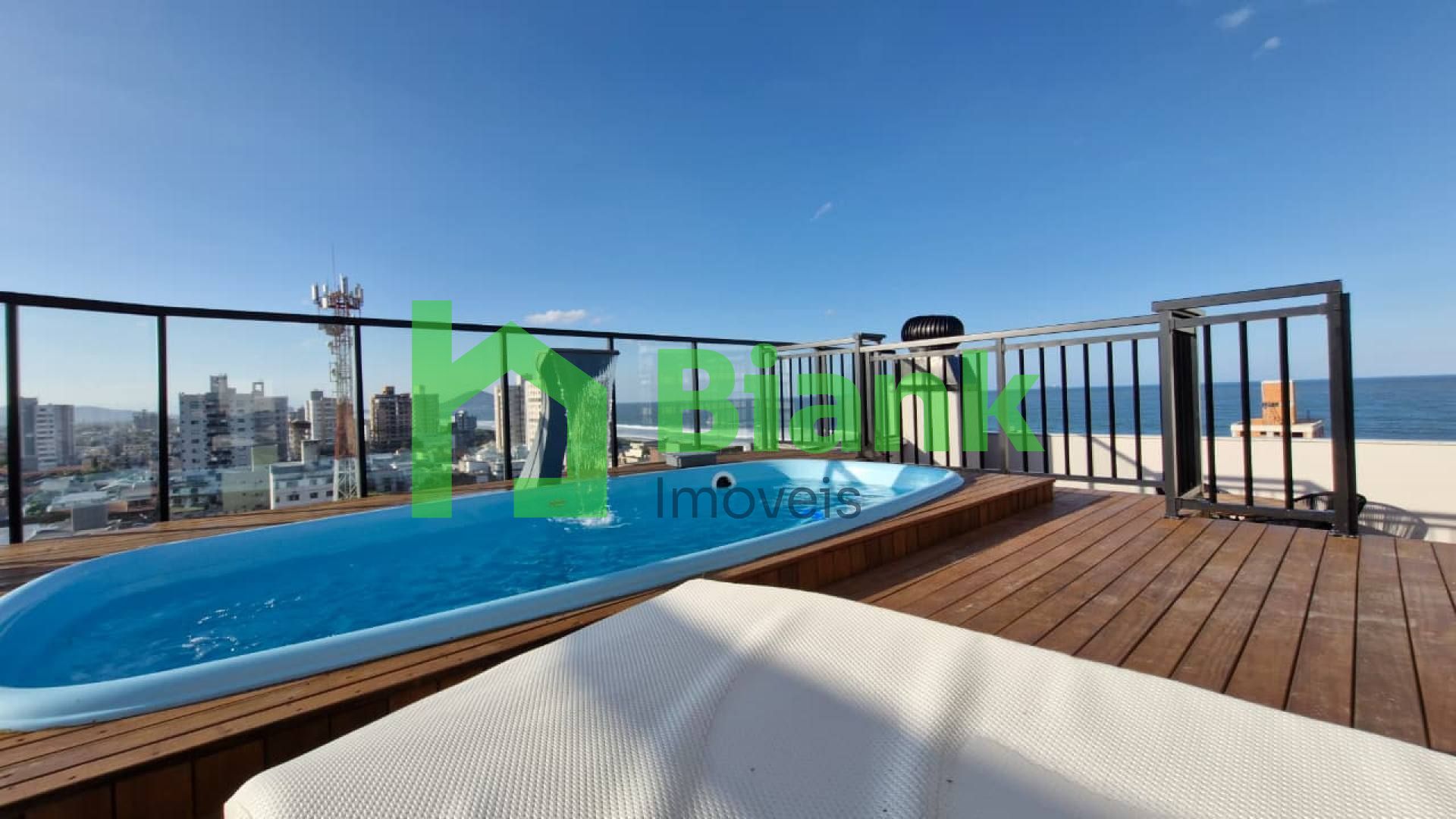 Apartamento com suíte, centro de Navegantes -  Locação