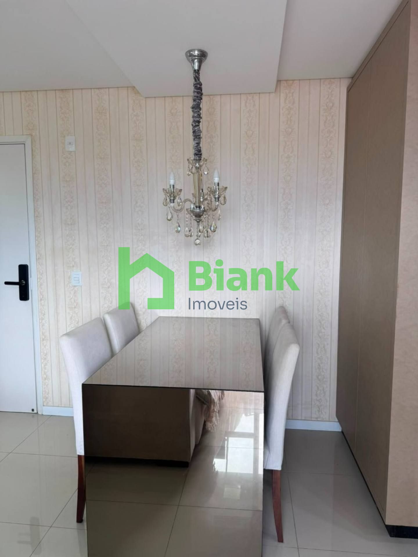 Seu Novo Lar em Itajaí: Apartamento com 2 Quartos e Churrasqueira