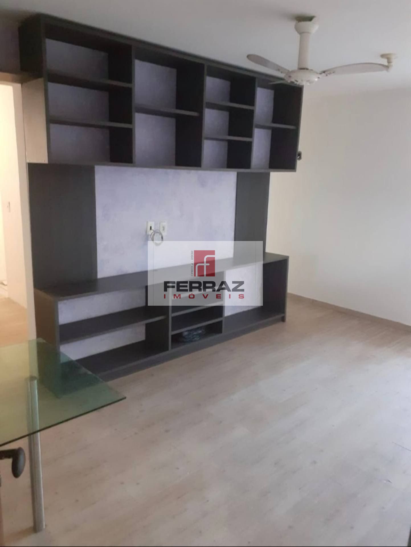 Apartamento à venda, térreo, bairro de neópolis, sala com varanda, dois quartos, banheiro, cozinha, área de serviço.