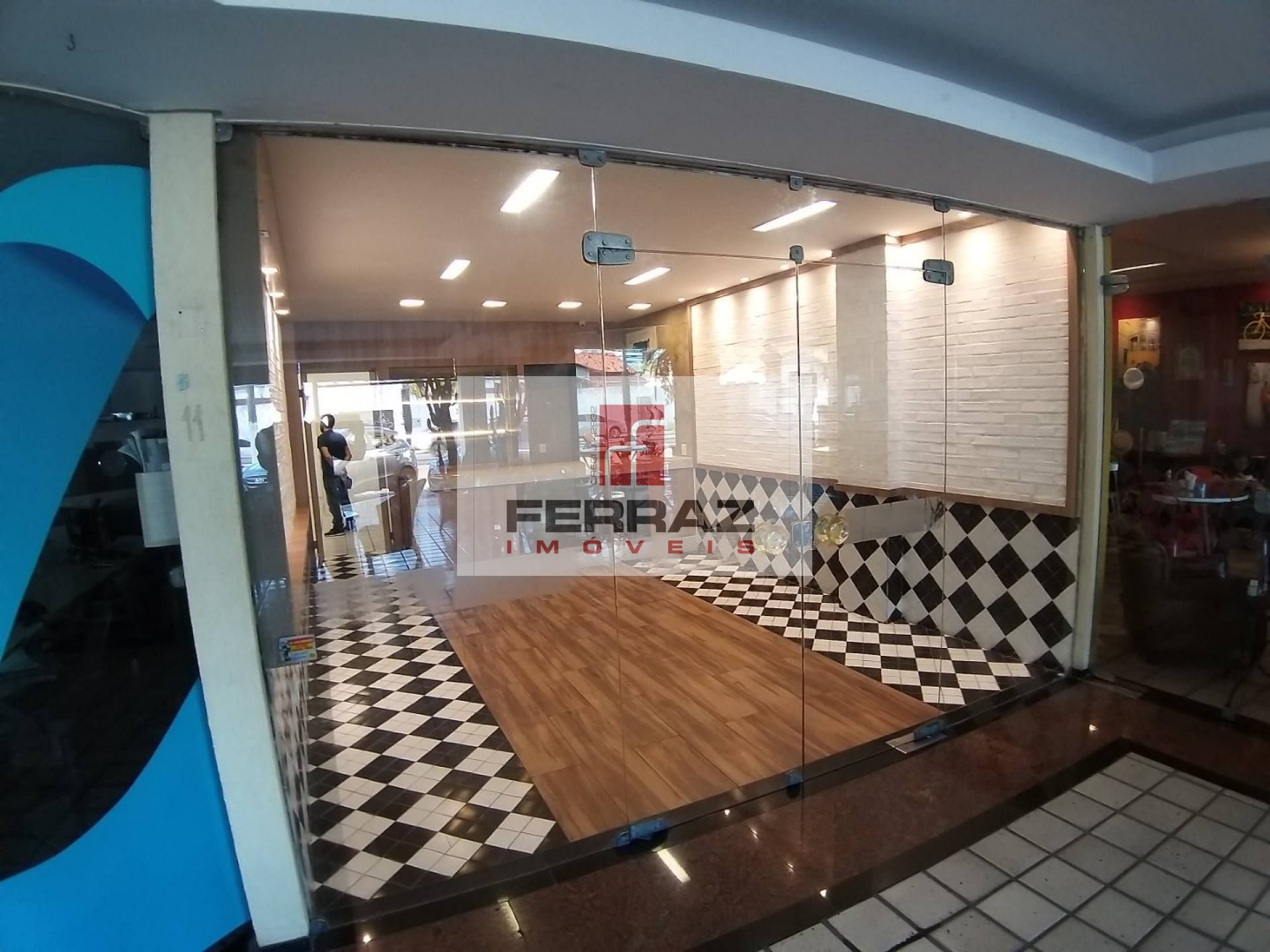 Loja para venda com 77m2, recepção, duas salas, banheiro privativo, no potengi flat, Petrópolis.