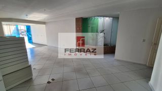 Loja em lagoa nova para locação, com salão principal, fachada em blindex, banheiro privativo, copa/cozinha, escritório.