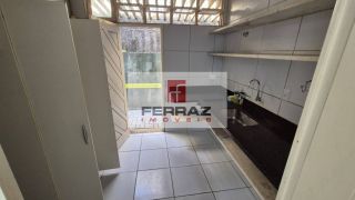 Loja em lagoa nova para locação, com salão principal, fachada em blindex, banheiro privativo, copa/cozinha, escritório.