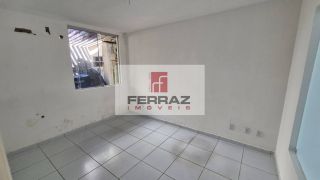 Loja em lagoa nova para locação, com salão principal, fachada em blindex, banheiro privativo, copa/cozinha, escritório.