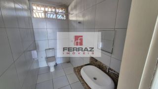Loja em lagoa nova para locação, com salão principal, fachada em blindex, banheiro privativo, copa/cozinha, escritório.