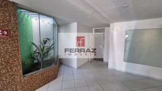 Loja em lagoa nova para locação, com salão principal, fachada em blindex, banheiro privativo, copa/cozinha, escritório.