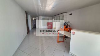 Loja em lagoa nova para locação, com salão principal, fachada em blindex, banheiro privativo, copa/cozinha, escritório.