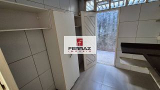 Loja em lagoa nova para locação, com salão principal, fachada em blindex, banheiro privativo, copa/cozinha, escritório.