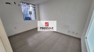 Loja em lagoa nova para locação, com salão principal, fachada em blindex, banheiro privativo, copa/cozinha, escritório.