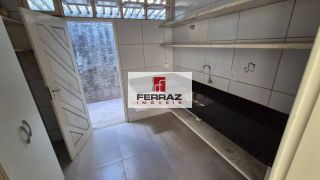 Loja em lagoa nova para locação, com salão principal, fachada em blindex, banheiro privativo, copa/cozinha, escritório.