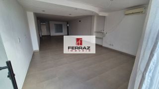 Loja em lagoa nova para locação, com salão principal, fachada em blindex, banheiro privativo, copa/cozinha, escritório.