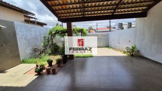 Casa aluguel em nova parnamirim, com três quartos, duas suítes, closet, área gourmet com churrasqueira e bancada de apoio.