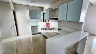 Casa aluguel em nova parnamirim, com três quartos, duas suítes, closet, área gourmet com churrasqueira e bancada de apoio.