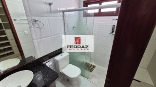 Casa aluguel em nova parnamirim, com três quartos, duas suítes, closet, área gourmet com churrasqueira e bancada de apoio.