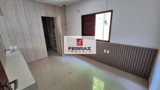 Casa aluguel em nova parnamirim, com três quartos, duas suítes, closet, área gourmet com churrasqueira e bancada de apoio.