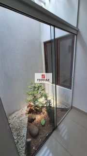 Casa aluguel em nova parnamirim, com três quartos, duas suítes, closet, área gourmet com churrasqueira e bancada de apoio.