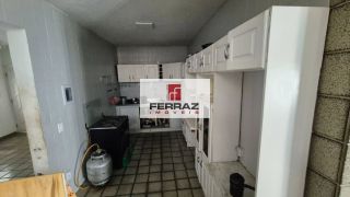 Casa para locação no bairro de capim macio, três salas, dois escritórios, três quartos, suíte com closet, piscina e churrasqueira.  Próximo a UFRN.