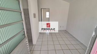 Casa em condomínio na coophab, sala, dois quartos, banheiro social, cozinha e área de serviço, quintal, garagem coberta. Condomínio simples.