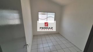 Casa em condomínio na coophab, sala, dois quartos, banheiro social, cozinha e área de serviço, quintal, garagem coberta. Condomínio simples.