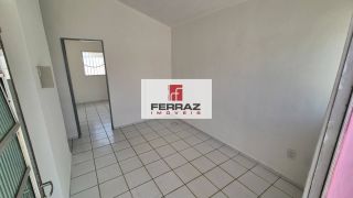 Casa em condomínio na coophab, sala, dois quartos, banheiro social, cozinha e área de serviço, quintal, garagem coberta. Condomínio simples.