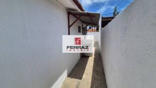 Casa em condomínio na coophab, sala, dois quartos, banheiro social, cozinha e área de serviço, quintal, garagem coberta. Condomínio simples.