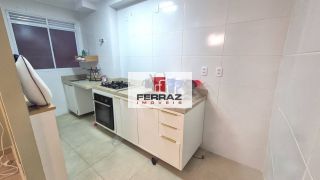 Apartamento para locação no bairro de Ponta Negra, sala com varanda, dois quartos, uma suíte, lazer, elevador, portaria 24h presencial