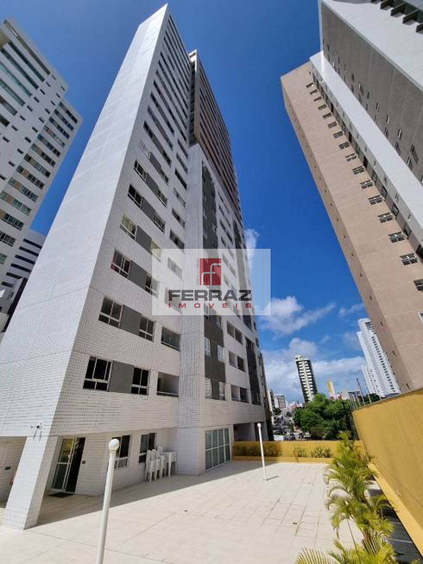 Apartamento venda tirol, sala ampla com varanda, dois quartos, uma suíte com closet, armários, lazer