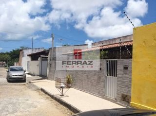 Casa à venda com três quartos, sendo duas suítes, em Nova Parnamirim - Parnamirim - RN