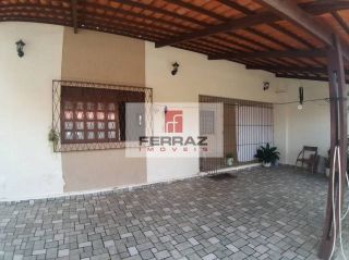 Casa à venda com três quartos, sendo duas suítes, em Nova Parnamirim - Parnamirim - RN