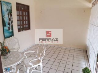 Casa à venda com três quartos, sendo duas suítes, em Nova Parnamirim - Parnamirim - RN