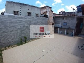 Casa à venda com três quartos, sendo duas suítes, em Nova Parnamirim - Parnamirim - RN