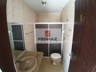 Casa três suítes para alugar em candelária, piscina, churrasqueira, terraço, jardim, 04 vagas, lavabo