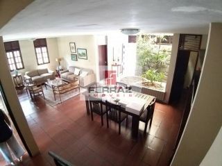Casa três suítes para alugar em candelária, piscina, churrasqueira, terraço, jardim, 04 vagas, lavabo