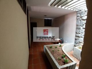 Casa três suítes para alugar em candelária, piscina, churrasqueira, terraço, jardim, 04 vagas, lavabo
