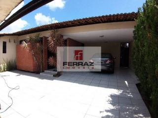 Casa três suítes para alugar em candelária, piscina, churrasqueira, terraço, jardim, 04 vagas, lavabo