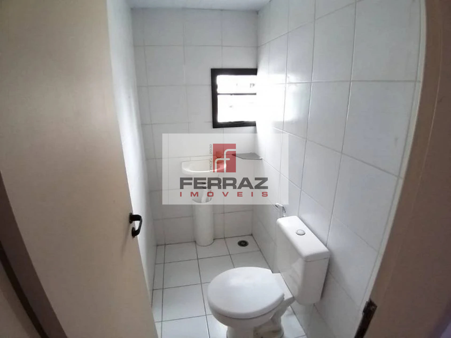 Sala para locação no bairro de lagoa nova, com 22 metros quadrados, e banheiro