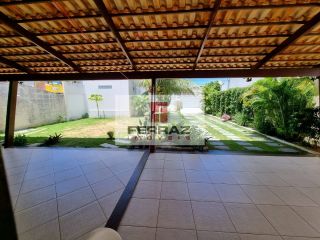 Casa aluguel nova parnamirim, três quartos sendo uma suíte,  banheiro social, jardim, porcelanato, sombra