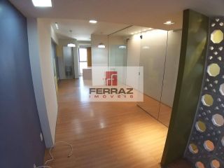 Sala comercial para aluguel no tirol, banheiro privativo, piso laminado, ar split, recepção, quatro elevadores, garagem